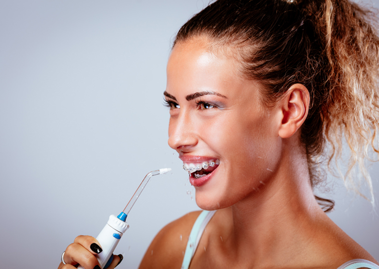 Cómo y cuándo usar un irrigador dental