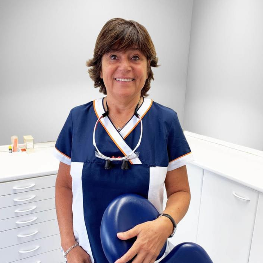 Diseño sin título (86) Equipo Clínica Dental Dra. Elena Bocage Dentista las Arenas Getxo