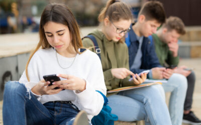 La salud dental en adolescentes:  ¿Afectan también las pantallas a la mordida?